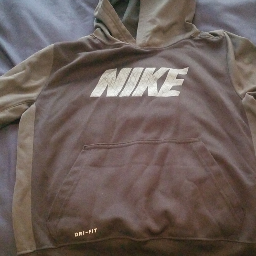 Nike boys dry fit sweatshirt